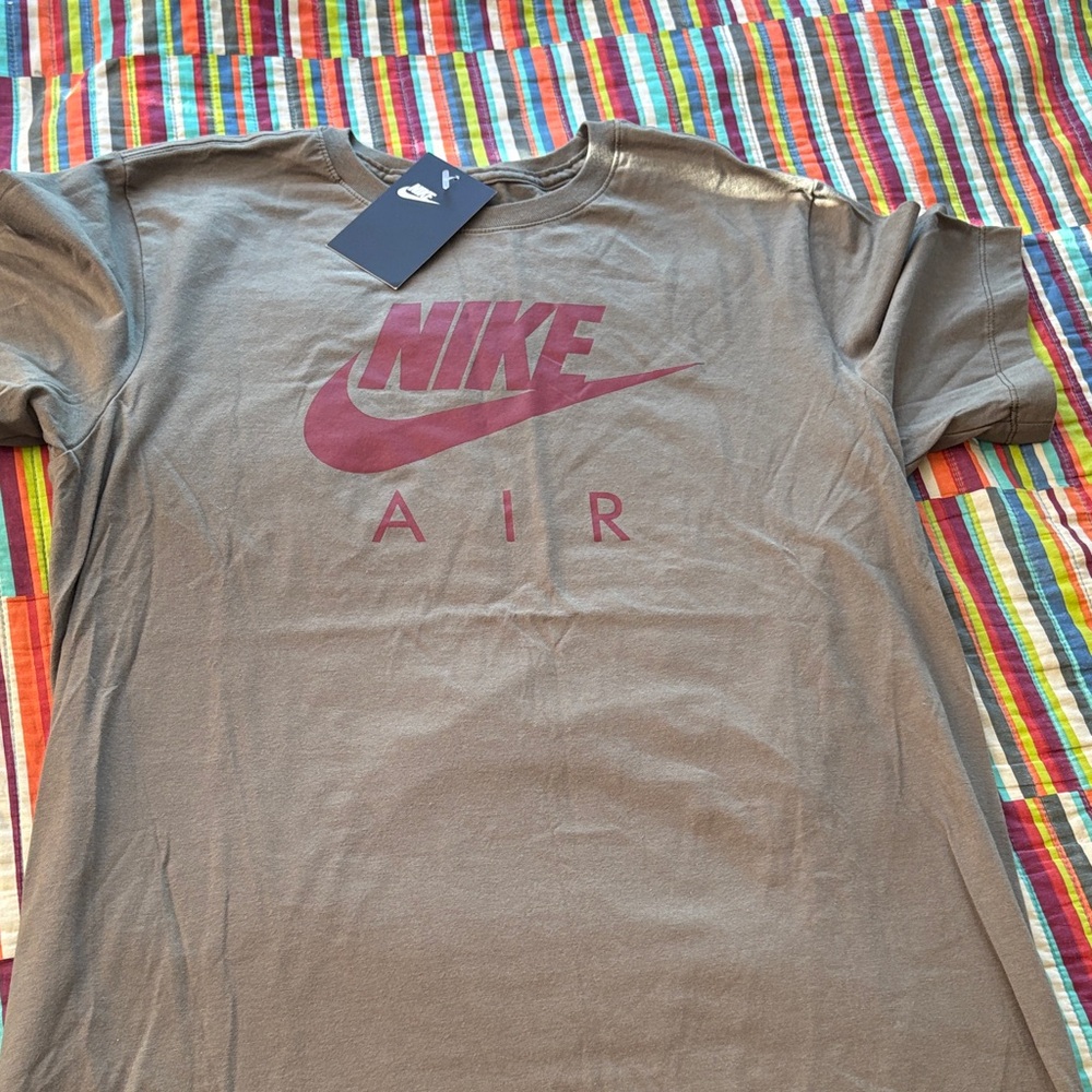 Nike Air Gray T-Shirt size small Nike air, olive T-shirt, new with tags